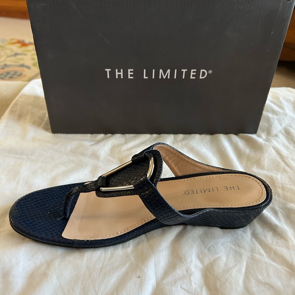 The Limited Women's Navy ‘Indy’ Sandals with silver Accents size 8.5 - Picture 5 of 9